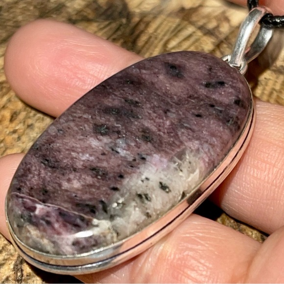 Beautiful Dark Purple Chariot Crystal Pendant 2 1/4” - Picture 4 of 14
